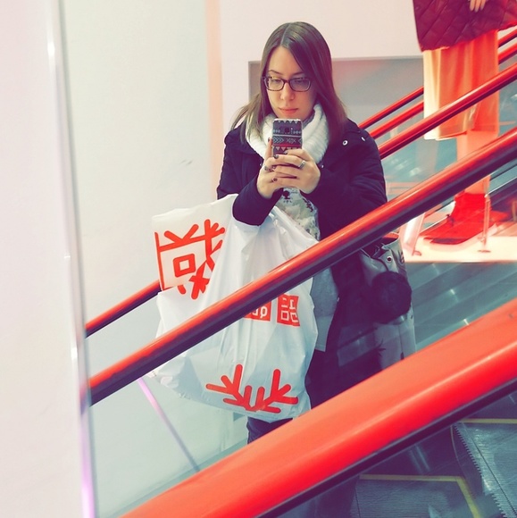 Meet your Posher, Michelle - Picture 2 of 2